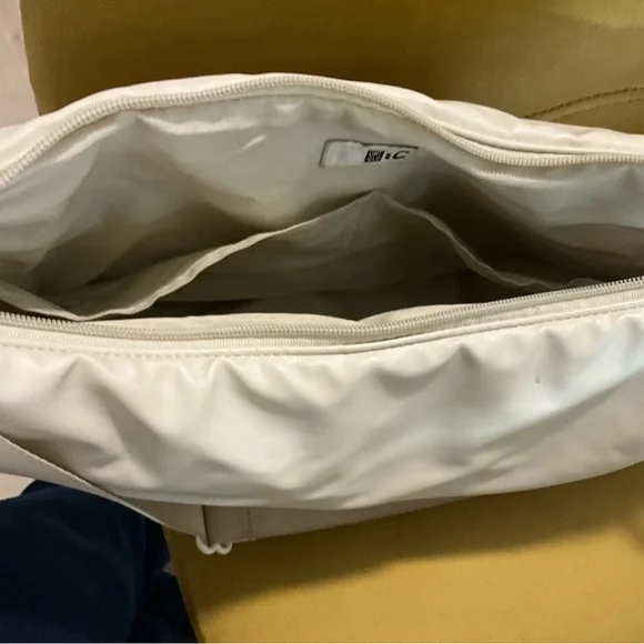 Uniqlo Cream Shoulder Bag - Picture 6 of 8